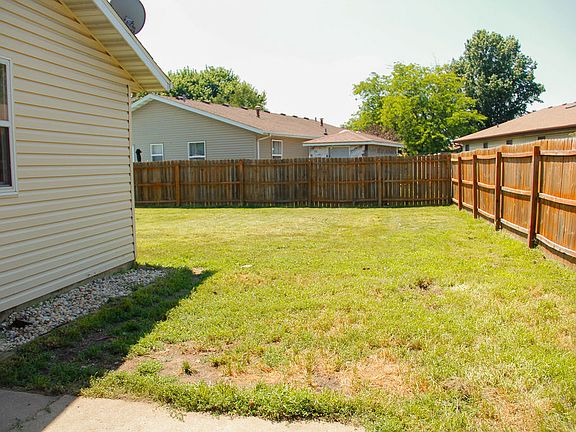 3rd image of 1260 Deerpath Dr