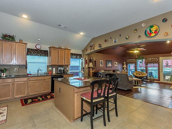 5th image of 12432 Outlook Ave