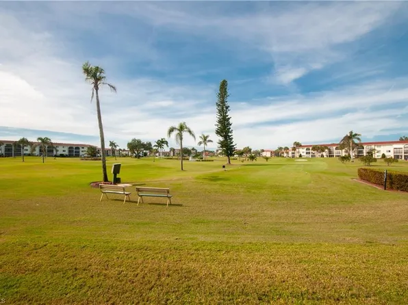 29 High Point Cir E APT 106, Naples, FL 34103
