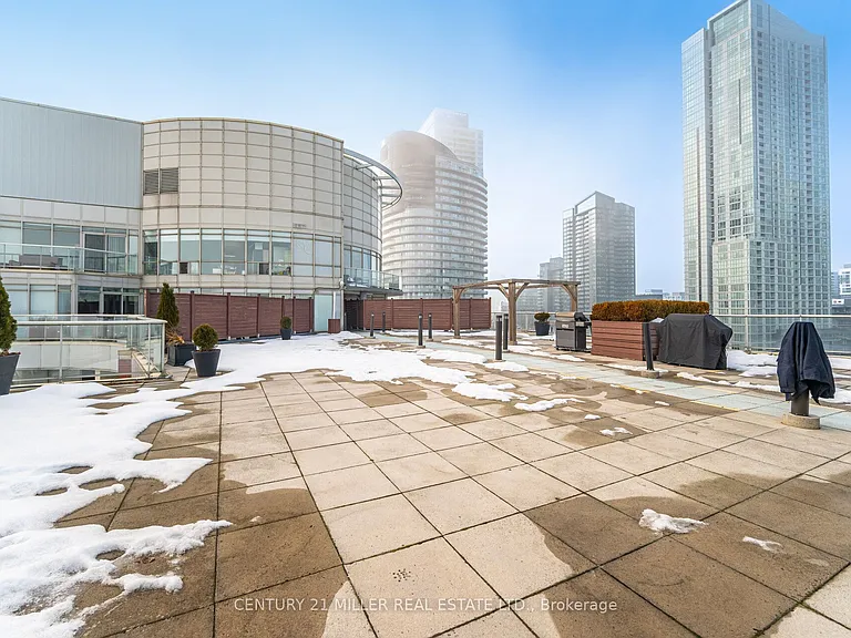 550 Queens Quay W #318 — Photo 33
