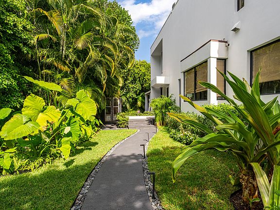 3rd image of 423 Chilean Avenue