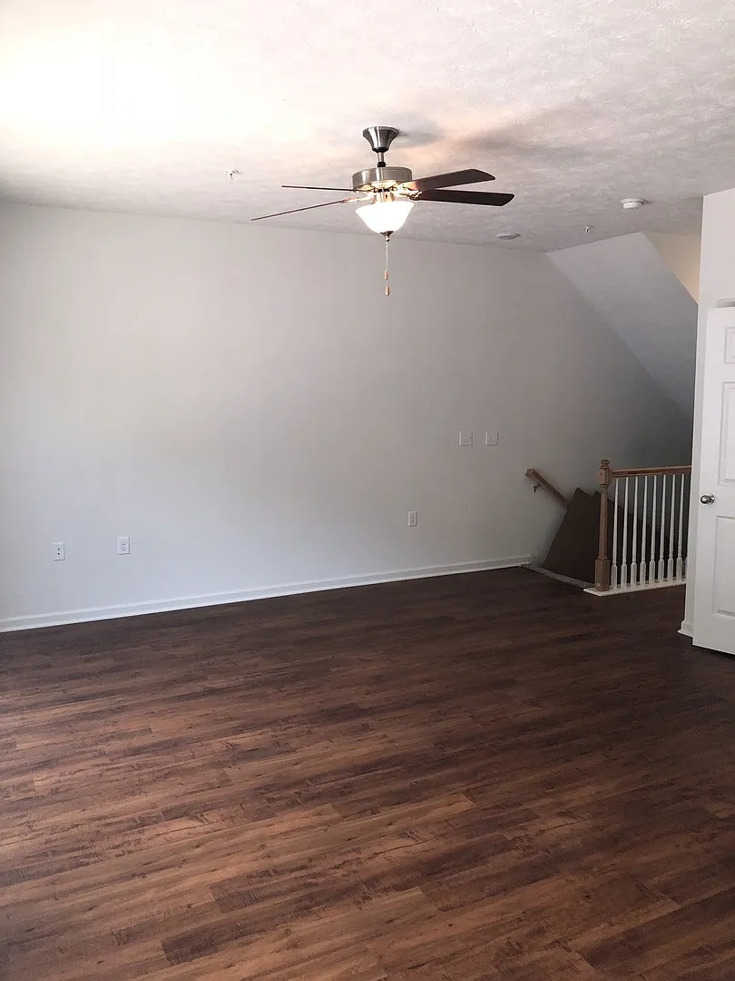 Two Primary Suite Apartment Townhouse — Photo 3