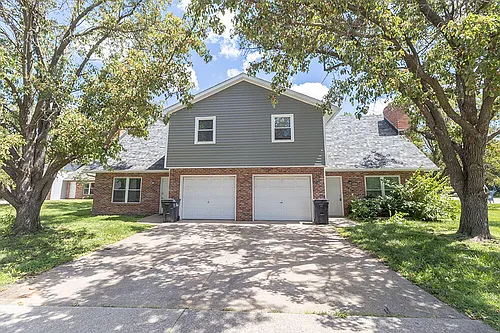 1913 Greenleaves Ct Photo 1