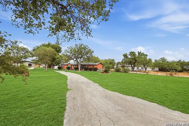 4 bed, 2.0 bath, 2432 sqft, $2,100 — Photo 2