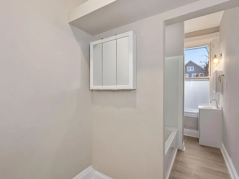 2nd floor full bath