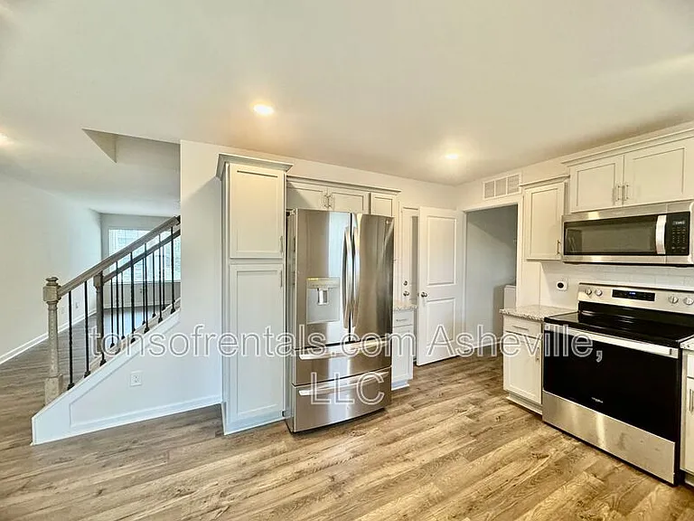 6 Chambers Garden Dr — Photo 3