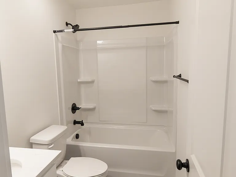 405 E Union St — Photo 11