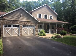 9 Barrington Dr, Gansevoort, NY 12831