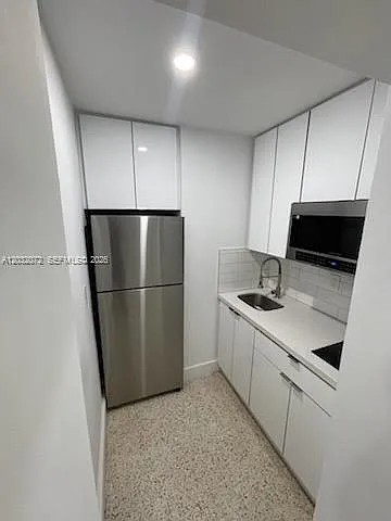1010 SW 84th Ave #2 — Photo 4