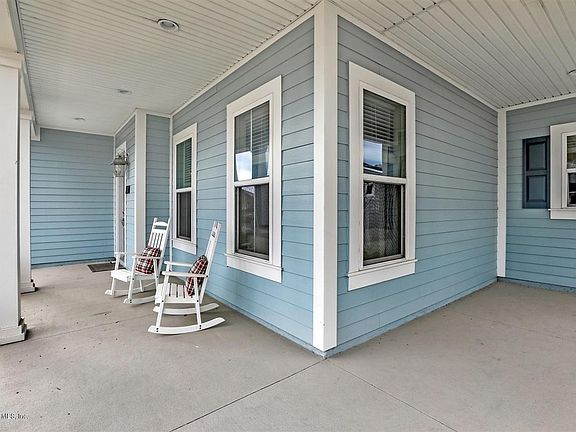 2nd image of 90 Fremont Ave