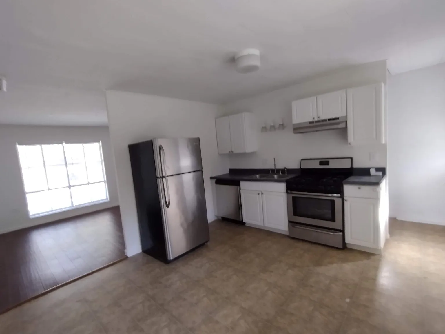 3411 N Windcrest Dr — Photo 3