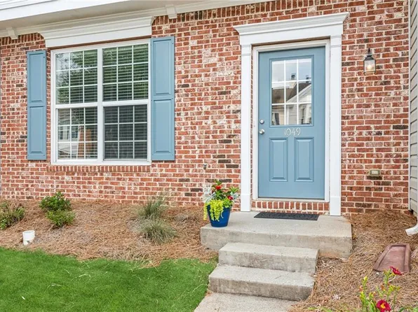 1049 Prestwyck Ct, Alpharetta, GA 30004