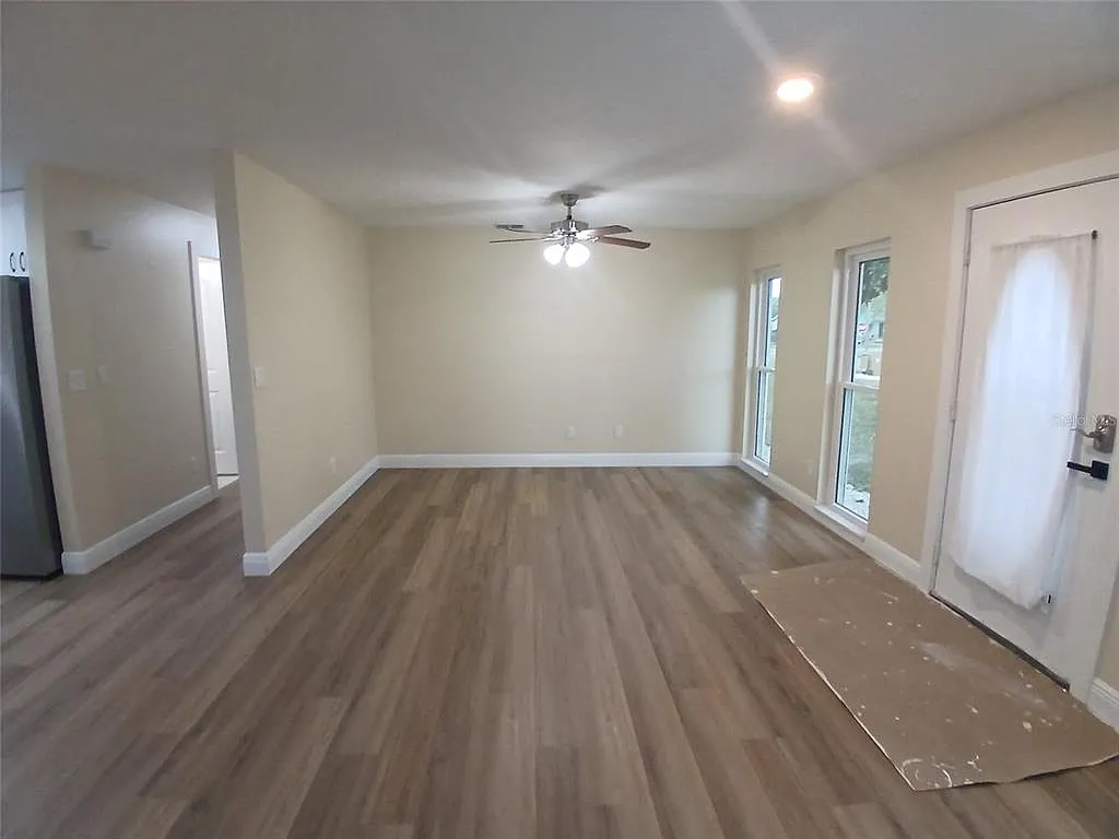 3 bed, 2.0 bath, 1390 sqft, $2,400 — Photo 4