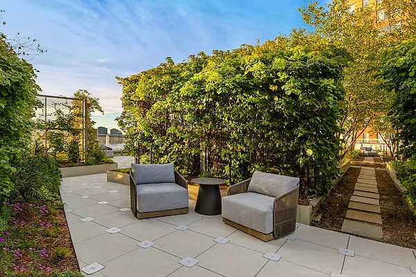 Rented by LW 21 LLC | media 10