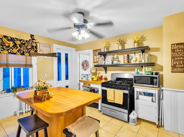 9 Cherry St, Southborough, MA 01772