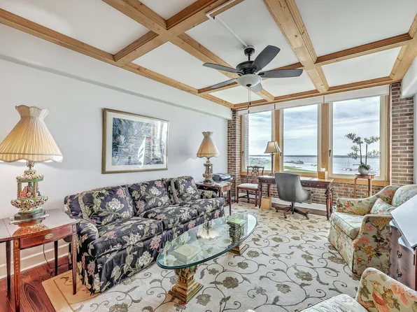 14 Lockwood Dr #11, Charleston, SC 29401