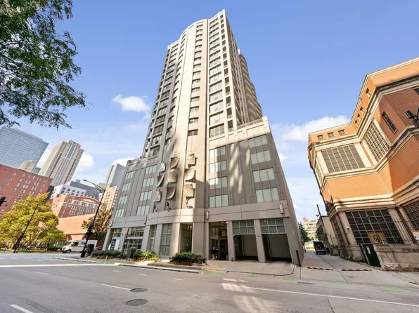 600 N Dearborn St APT 809, Chicago, IL 60654