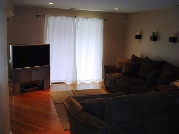 5th image of 6588 N Northwest Hwy APT 1S