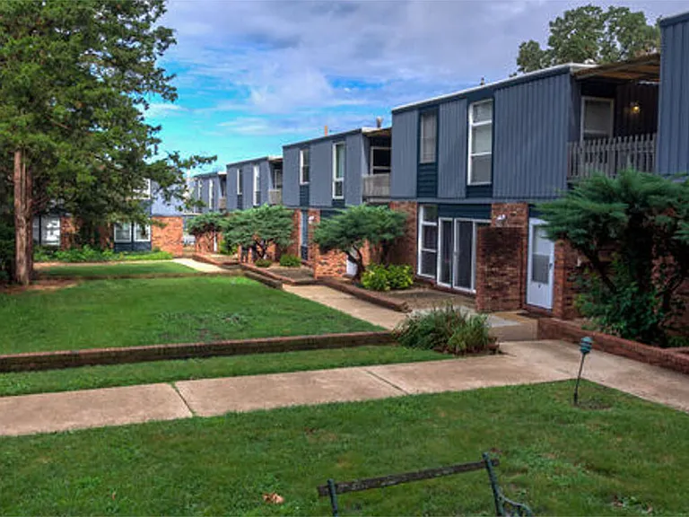508 S Mattis Ave — Photo 6
