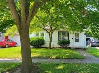 606 Hart St, Essexville, MI