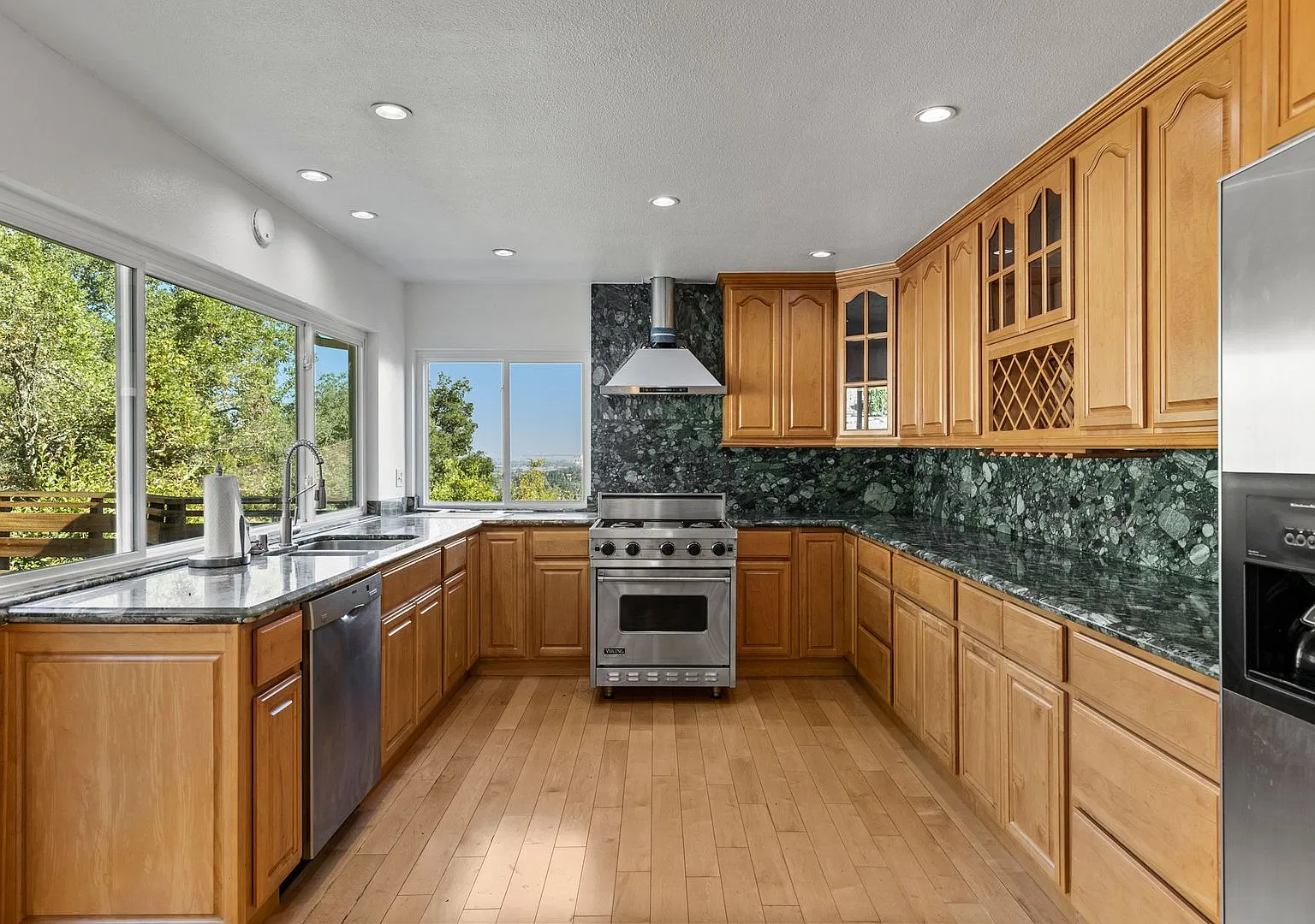 Beautifully Updated Home with Spacious Interiors, Elegant Finishes & Exceptional Outdoor Living! — Photo 4