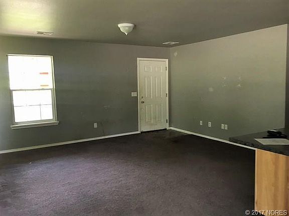 5th image of 404 S Bixby St
