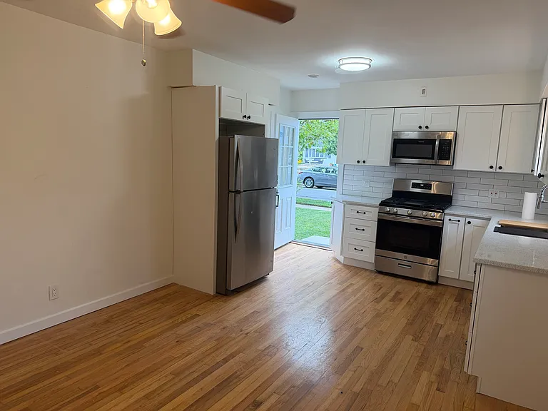 375 E Chester St #1 — Photo 2