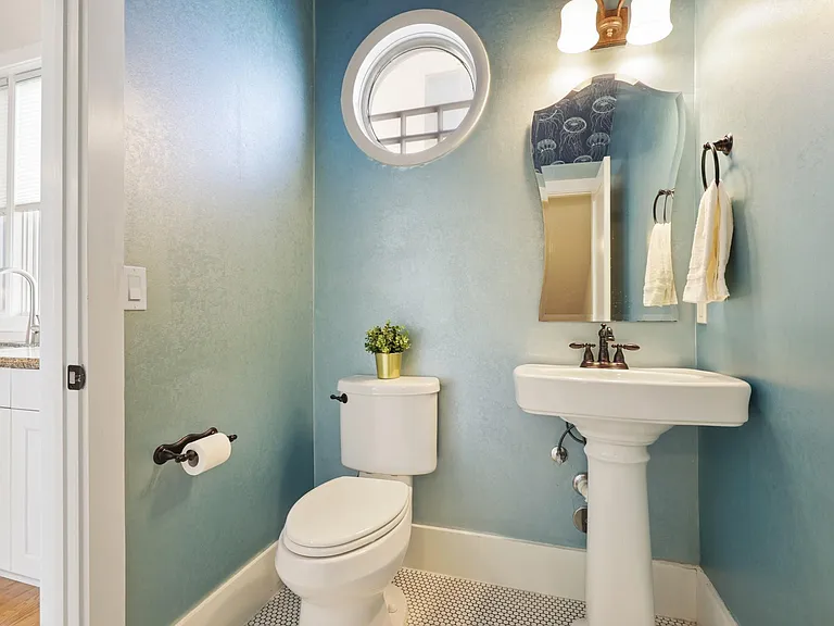 206 E Live Oak St #C — Photo 6