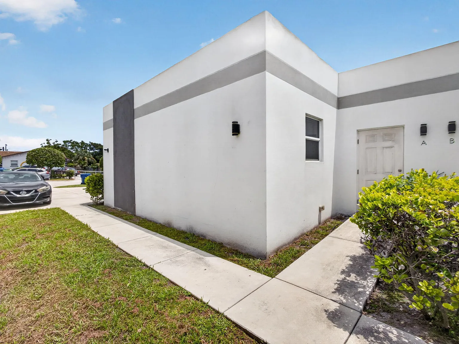 2 bed, 1.0 bath, 836 sqft, $1,900 — Photo 4