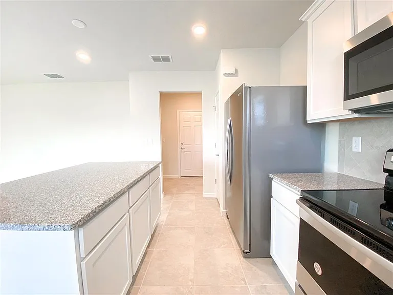 1579 Aspen Ave — Photo 10