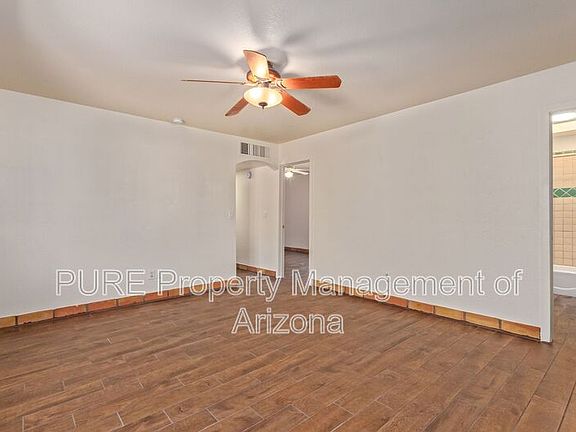 4th image of 1001 E Clarendon Ave