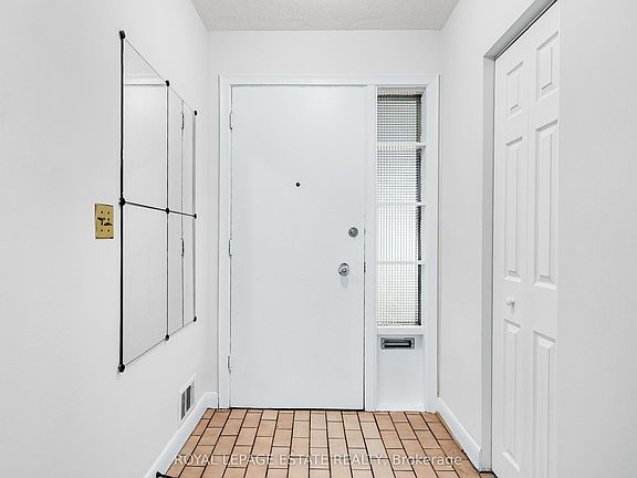 4th image of 11 Garrick Rd