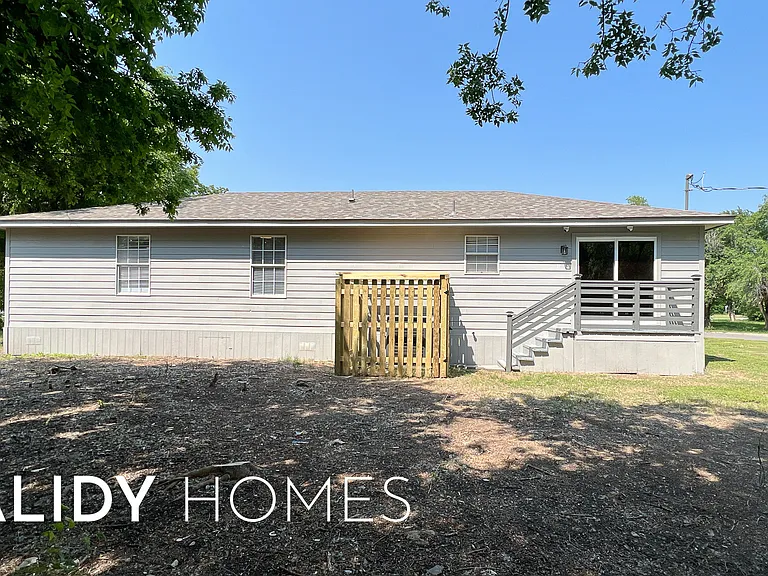 601 W Caddo St — Photo 9