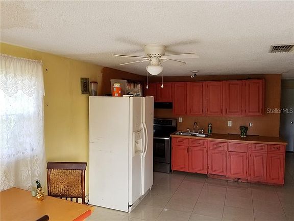 3rd image of 512 Lake St