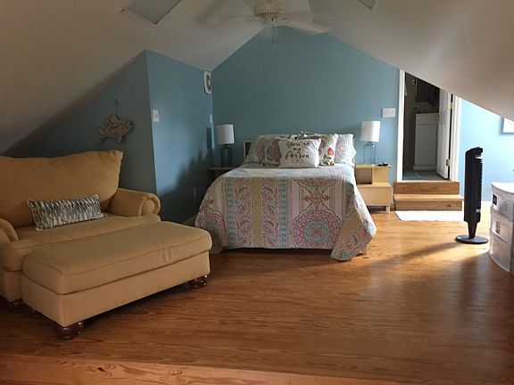 Upstairs bedroom/bath