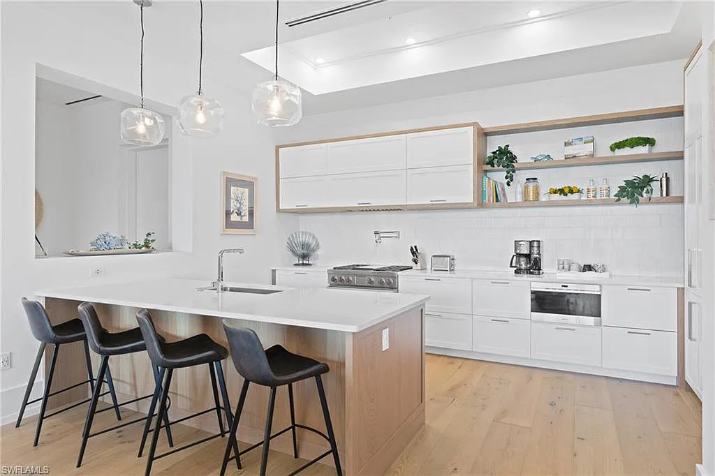 2 bed, 2.5 bath, 1700 sqft, $30,000 — Photo 3