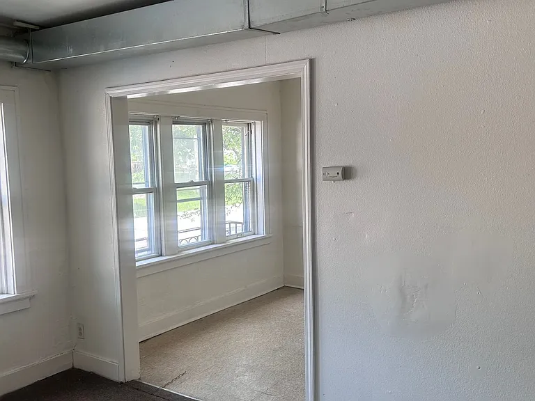 1625 W Keefe Ave — Photo 4