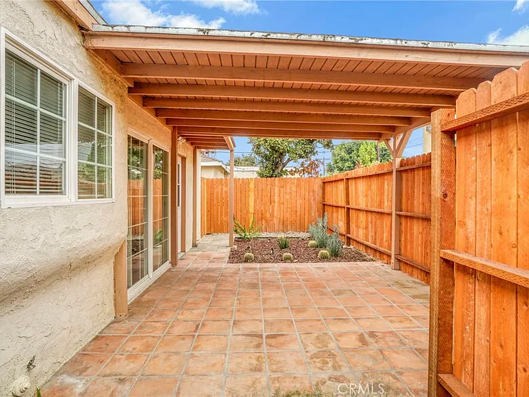 6318 Nagle Ave — Photo 16