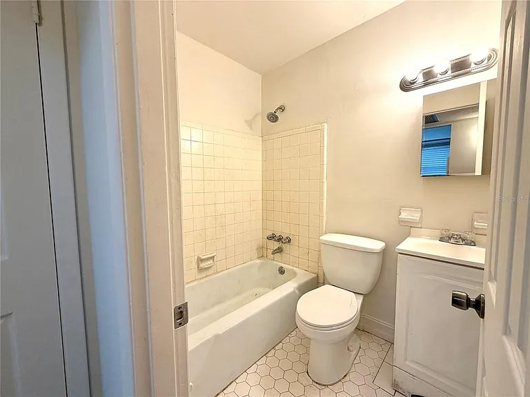 710 Avenue C SW #4-A — Photo 7