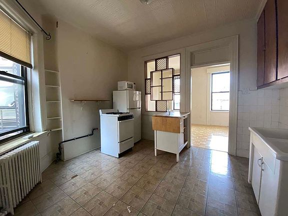 3rd image of 348 E 62nd St APT 6