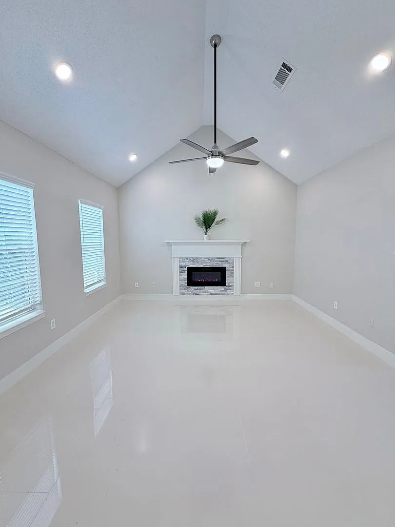 Beautifully Renovated Home in Bonaire — Photo 4