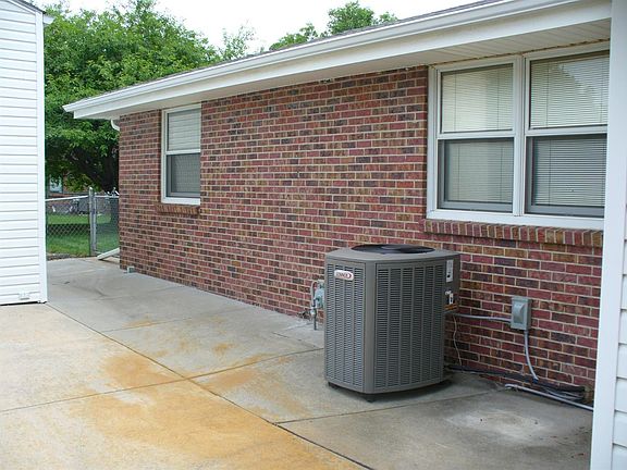 4th image of 5940 Brookview Dr