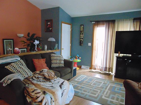 5th image of 42 Howard St