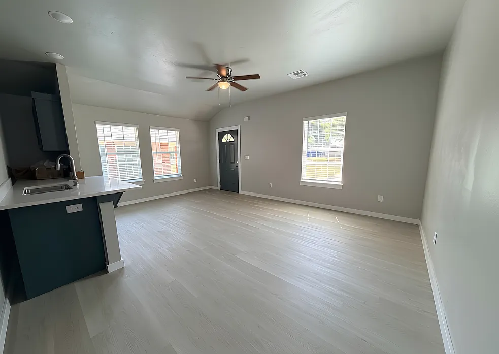 3 bed, 1150 sqft, $1,350 — Photo 3