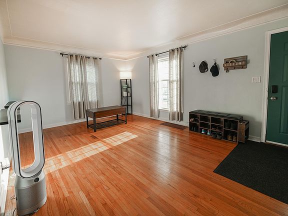 5th image of 4631 2nd St NE