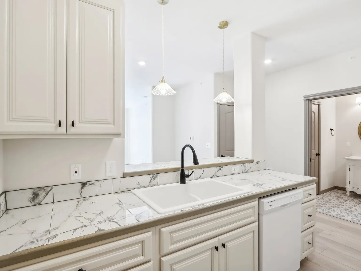 1 bed, 725 sqft, $1,489 — Photo 1