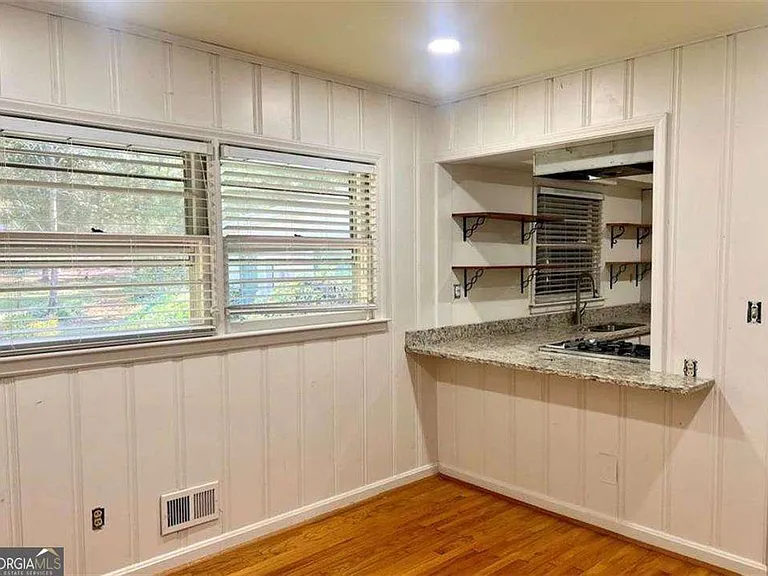 2560 Wood Valley Dr — Photo 6