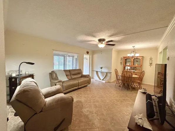 131 LAKE PINE Circle #D-1, Greenacres, FL 33463