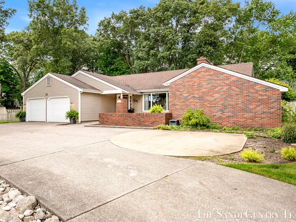 1160 Harbor Point Dr, Muskegon, MI 49441
