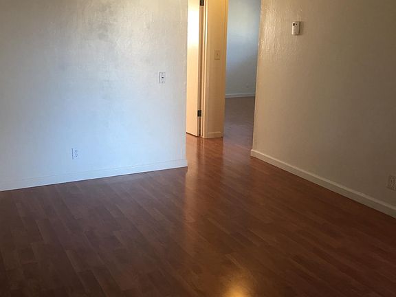 5th image of 1119 Starbird Cir APT 4
